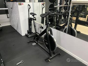 Spin Bike con volano regolabile