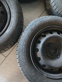  4 gomme e cerchi Goodyear 