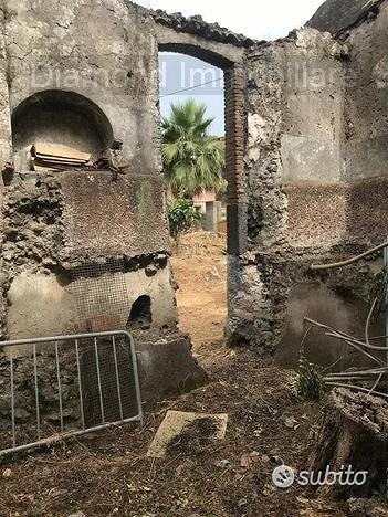Rustico 140mq con 500mq di terreno a Mascali - Altro