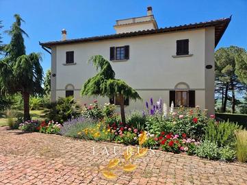 Villa di 500 m² con più di 5 locali a Castelfioren