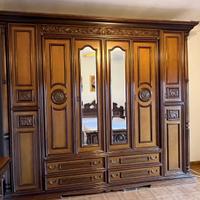 Camera da letto con mobili di pregio