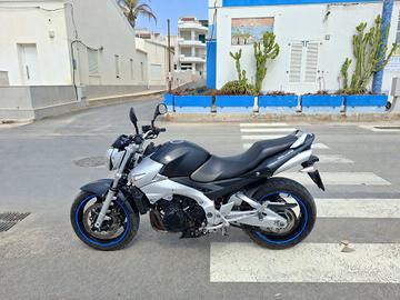 Suzuki gsr 600