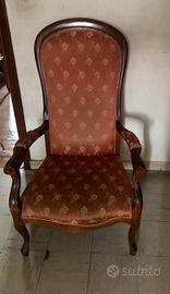Poltrona antica completamente rivestita