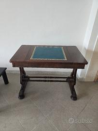 Tavolinetto studio/lettura con secretaire.