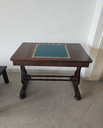 Tavolinetto studio/lettura con secretaire.