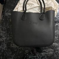 Borsa grande O bag nera completa 