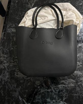 Borsa grande O bag nera completa 