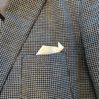 Giacca uomo slim fit, con fazzolettino e spilla