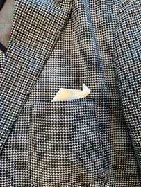 Giacca uomo slim fit, con fazzolettino e spilla