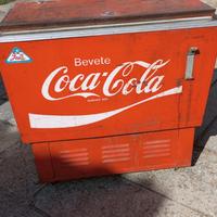 Frigo a pozzetto vintage CocaCola