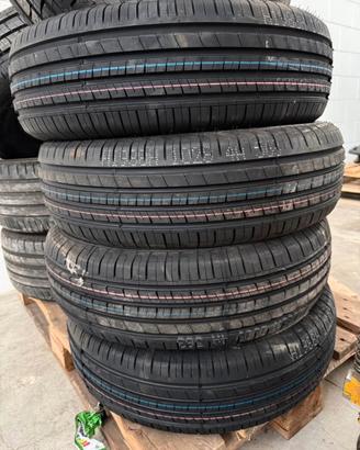 4 gomme nuove 215 70 R15