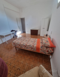 Camere private con cucina e bagni comuni