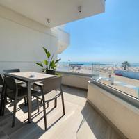 Terrazzo con vista mare e accesso diretto spiaggia