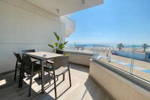 Terrazzo con vista mare e accesso diretto spiaggia