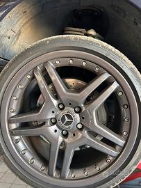 Cerchi in lega Mercedes AMG e pneumatici