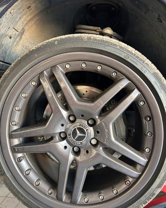 Cerchi in lega Mercedes AMG e pneumatici