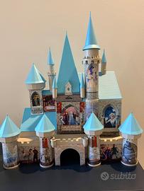 Castello Frozen e libro con personaggi