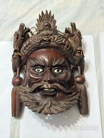 Maschera Orientale in Legno Intagliato a Mano