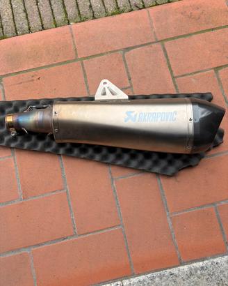 Terminale akrapovic per husqvarna 701