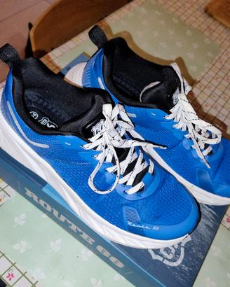 Scarpe da ginnastica blu con suola bianca Route 66
