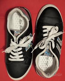 Scarpe da ginnastica nere e argento 