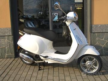 Vespa Primavera 125 E5+ con BAULETTO POST. INCLUSO