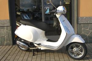 Vespa Primavera 125 E5+ con BAULETTO POST. INCLUSO
