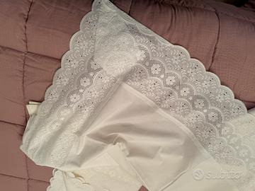 Lenzuolo matrimoniale con ricami a mano