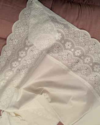 Lenzuolo matrimoniale con ricami a mano