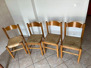 Sedie di legno con seduta in paglia