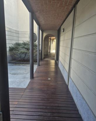 Locale commerciale 30 mq / monolocale con garage