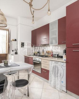 BILOCALE LOCATO CON DOPPIA ESPOSIZIONE IN CORSO RA