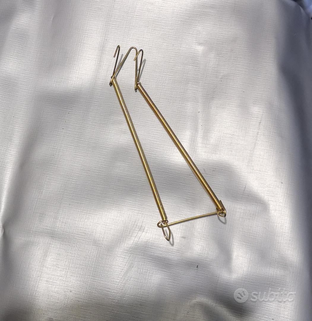 GANCIO PIATTO DESTRO CON RAMPINO PER CREDENZA 3 CM
