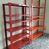 Scaffalatura metallica già smontata.