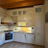 Cucina angolare mod. Stosa in frassino a  massello