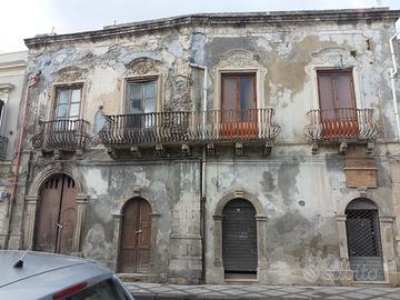 Appartamento al primo piano 150mq milazzo da ristr