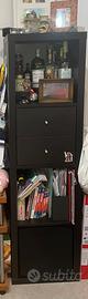 Piccola libreria con cassetti IKEA
