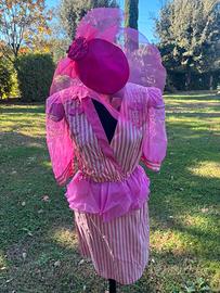 Completo in pura seta ricamato a mano con cappello