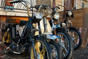 Motorini d'epoca in blocco per ricambi