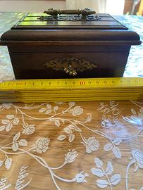 Antico Cofanetto in legno