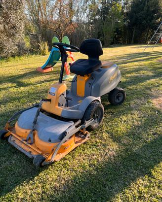 Trattorino tagliaerba stiga frontale