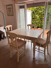 Tavolo con sedie