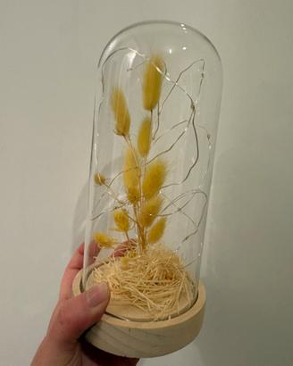 Decorazione con fiori finti e led