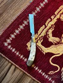 Rasoio in osso bianco