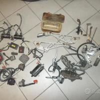 VF 750 F 85 : centraline bobine pedane pinza faro