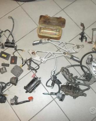 VF 750 F 85 : centralina bobine pedane pinza faro