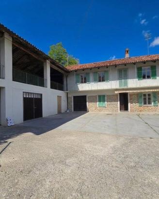 Rustico / Casale di 239 m² con più di 5 locali e b