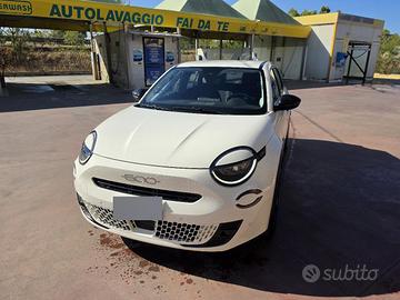FIAT 600 DCT MHEV  100 CV COME NIOVA 
