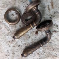 Maniglie per porte, finestre e porta finestra.