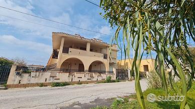 Triscina, villa indipendente con veranda vista mar